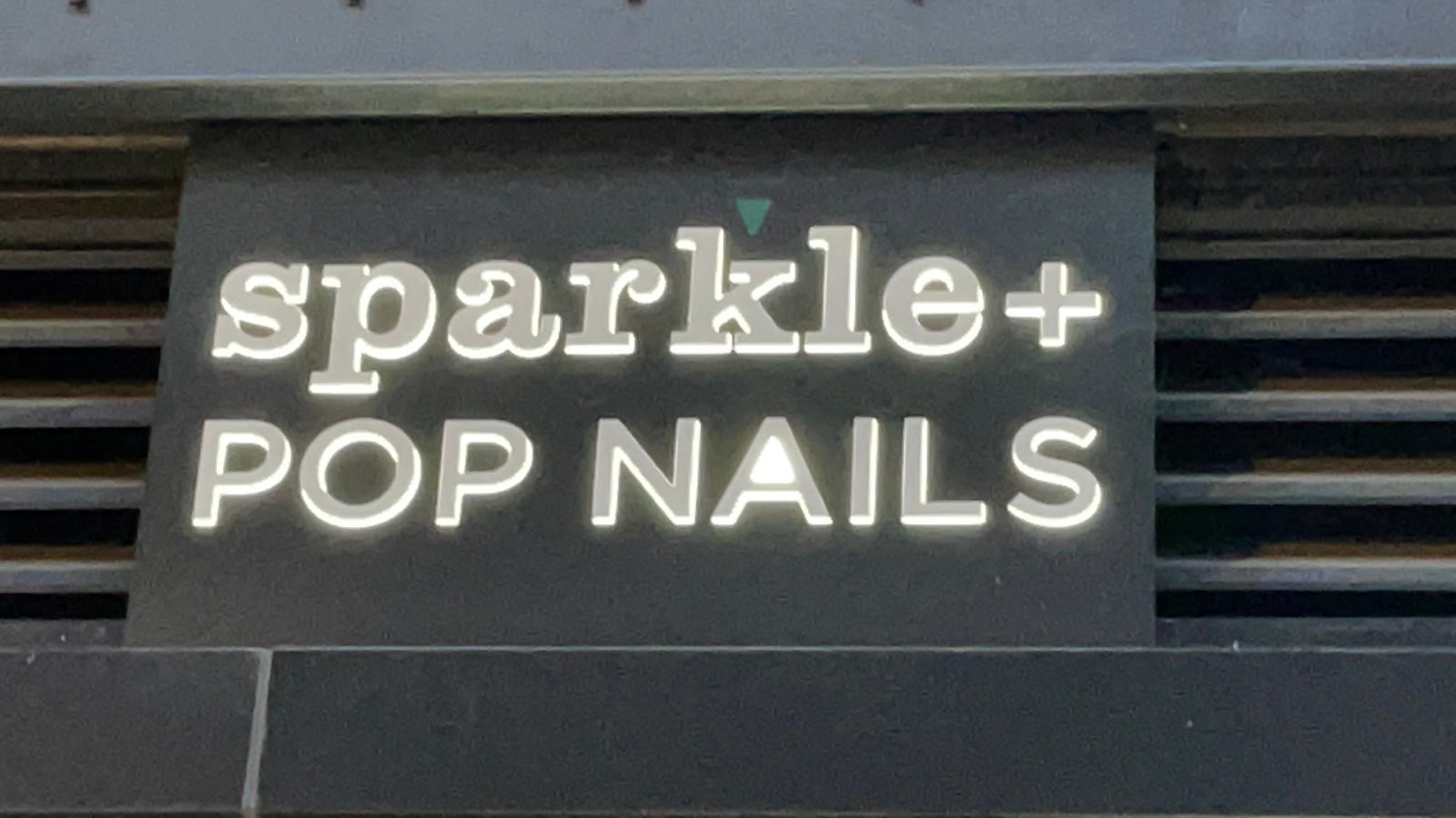 Sparkle and Pop Nails - Nail Salon in Alexandria