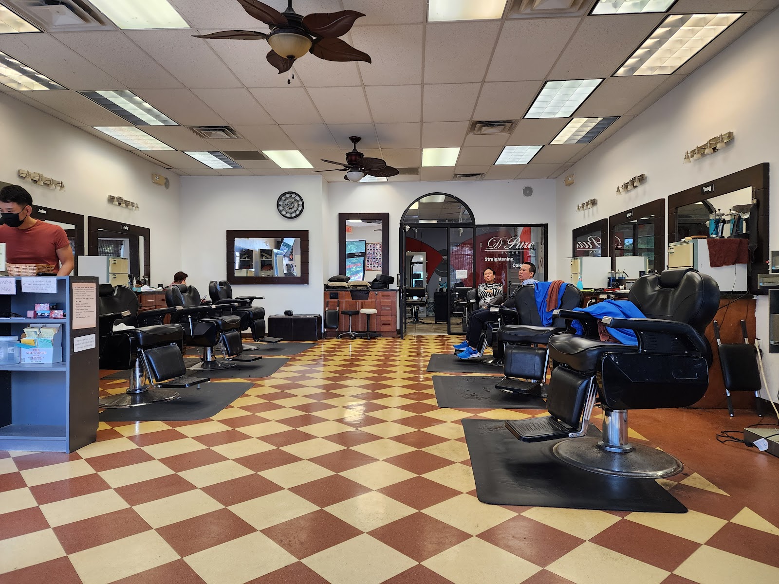 Barber House Barbershop - Barbershop in Charlottesville