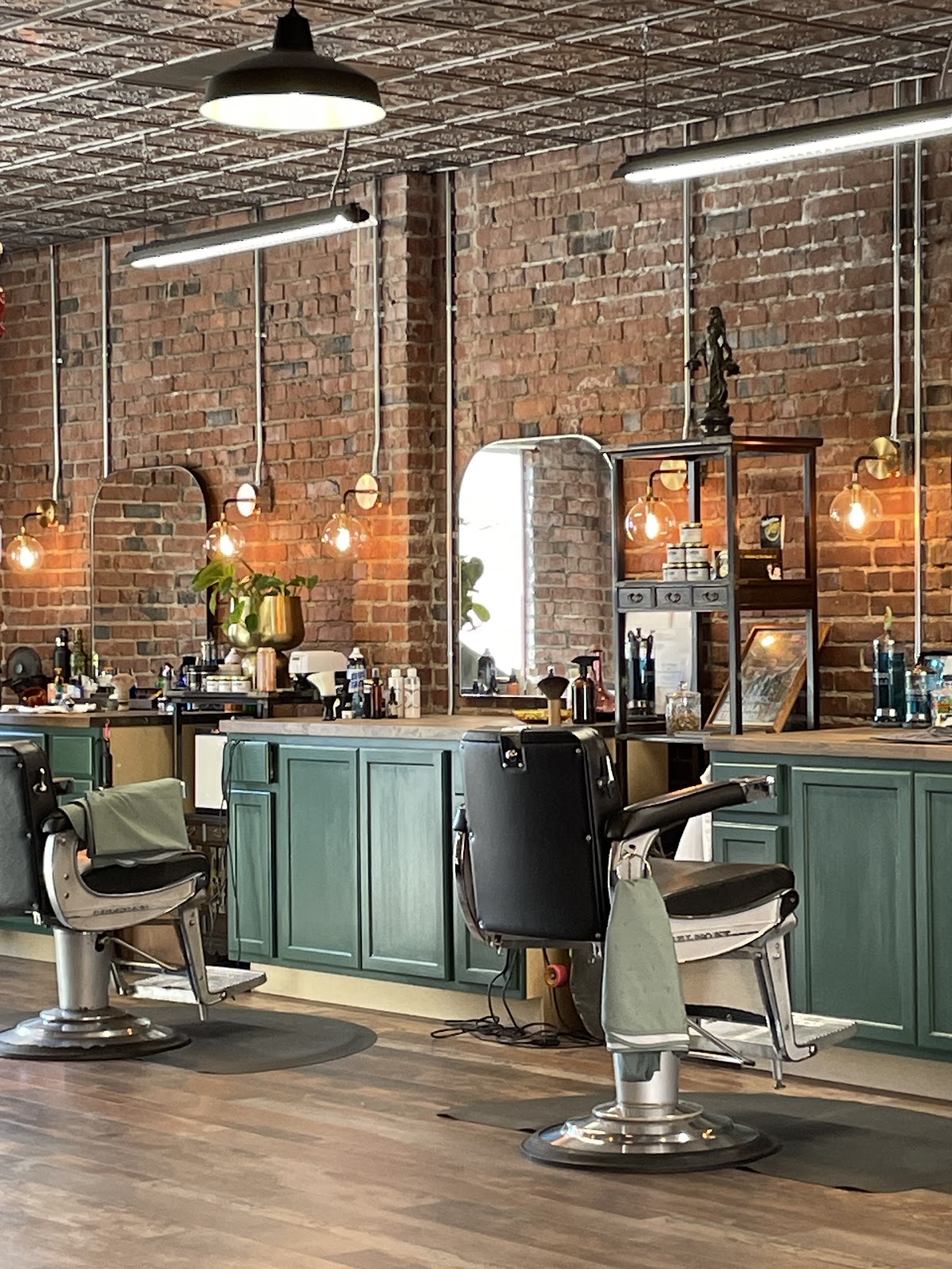 Mercury Dime Barbershop - Barbershop in Tacoma