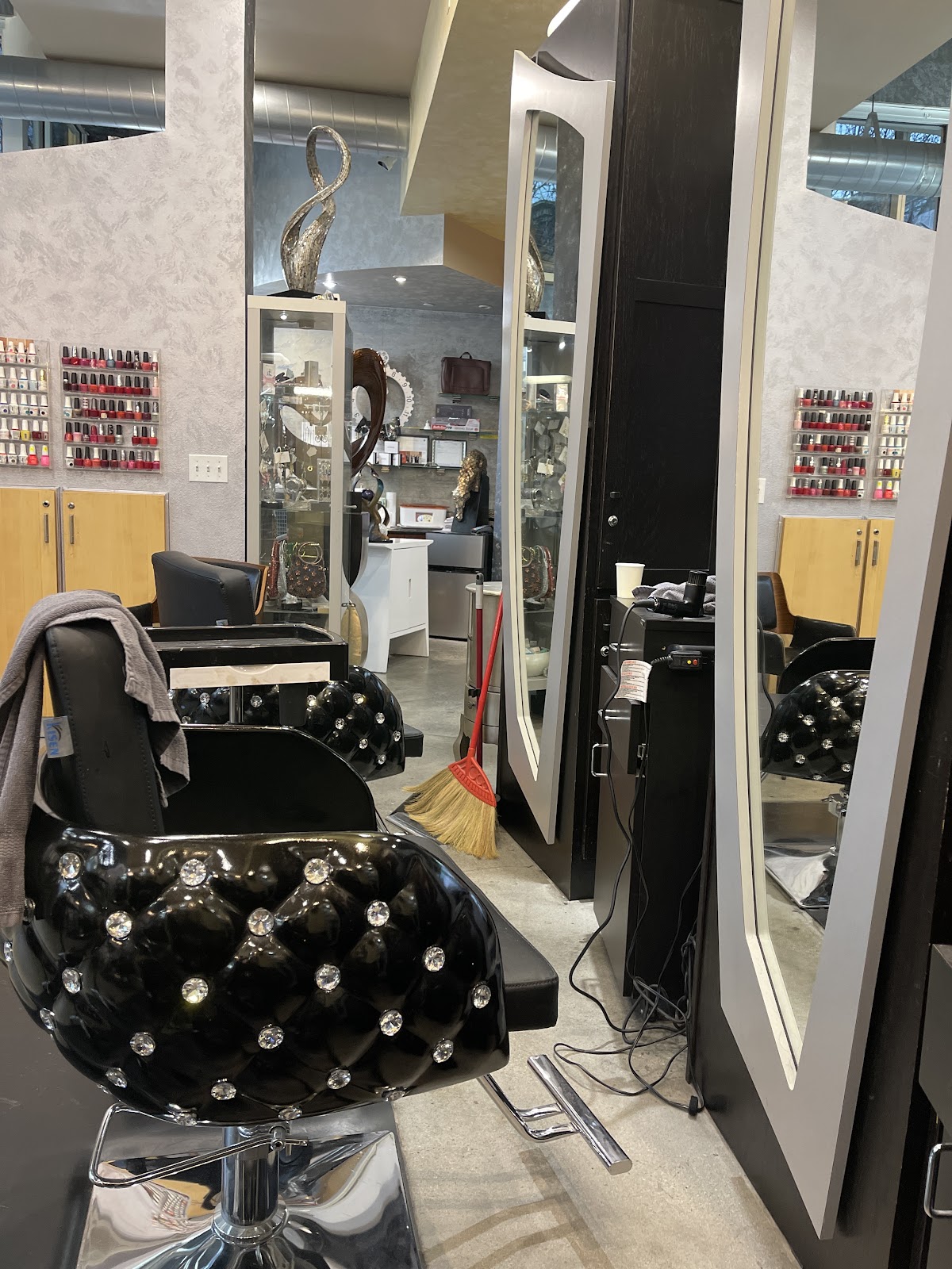 Salon De Beaute - Nail Salon in Bellevue