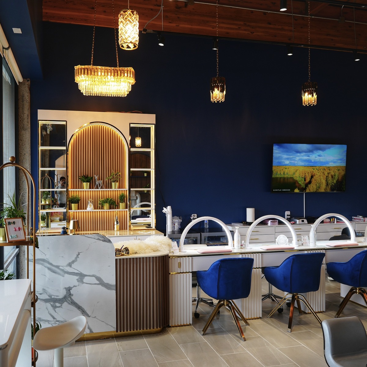 Lux Nails - Nail Salon in Vancouver