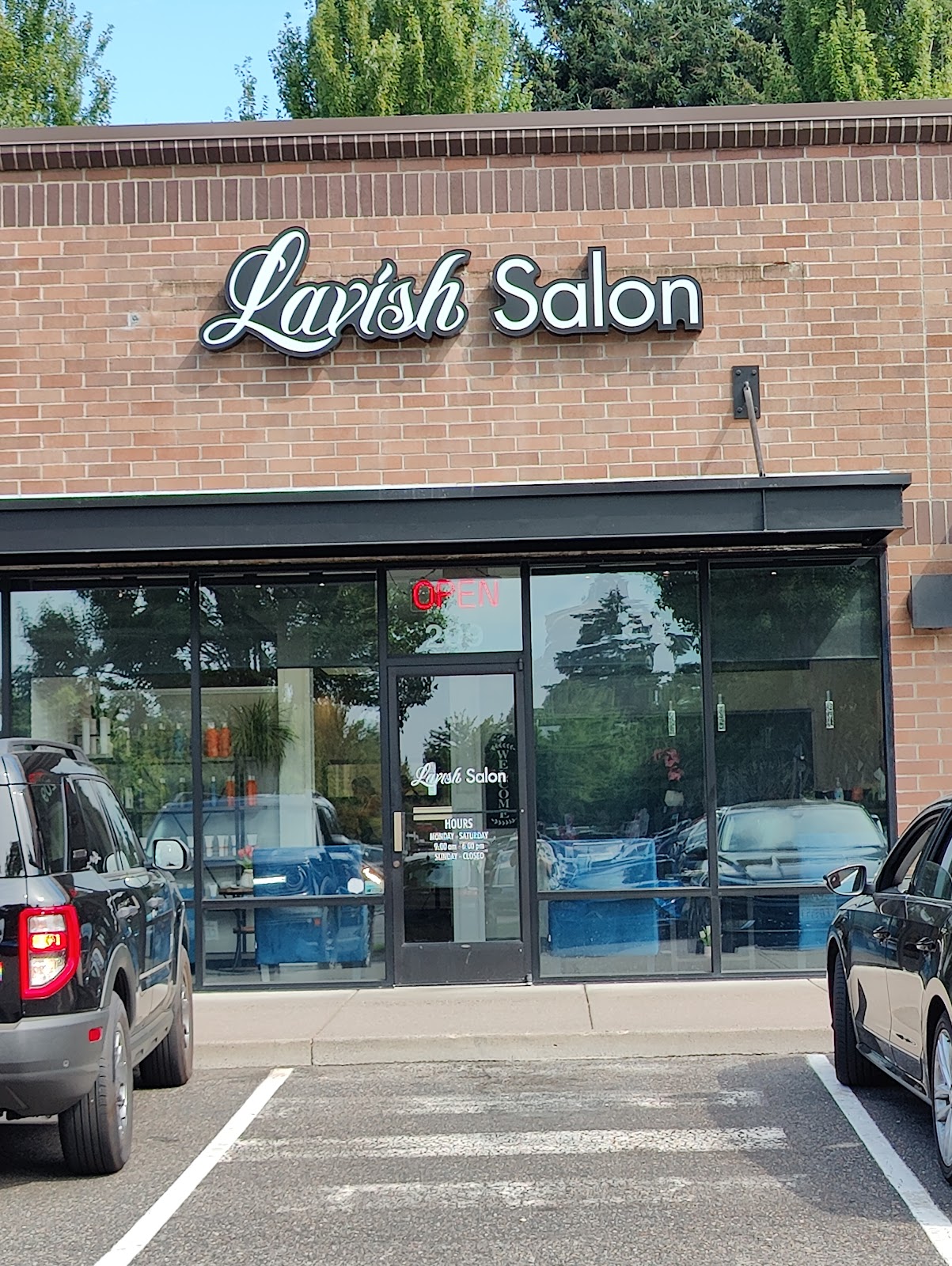Lavish Salon - Hair Salon in Vancouver